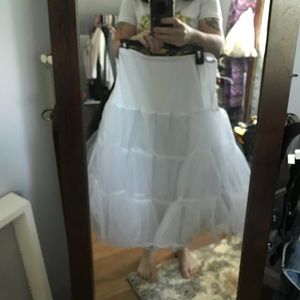2 PETTICOATS 1 BLK/1WHT